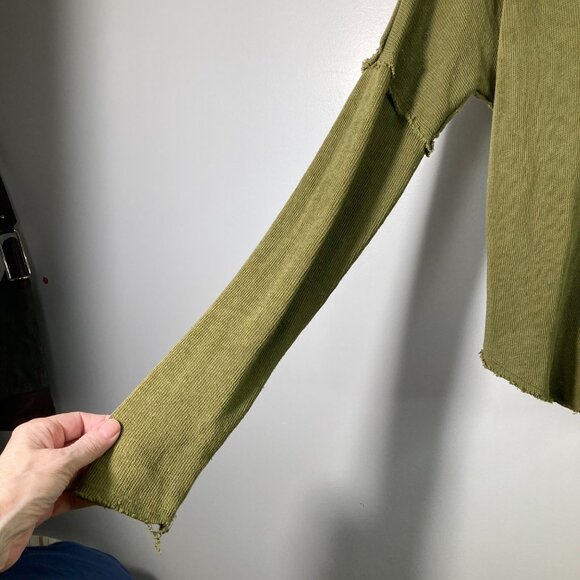 Womens We The Free Come & Get It Top Raw Edge Knit V Neck M Green - Picture 5 of 12